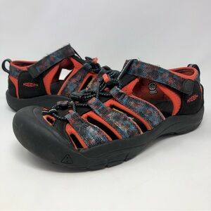 Keen Newport H2 Closed Toe Sandals Waterproof Hiking Outdoors Bungee Laces